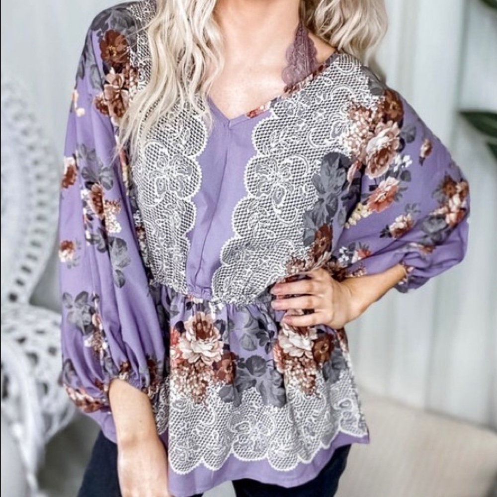 NWOT Hailey & Co. Medium lilac floral blouse